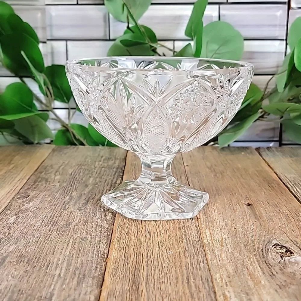 Vintage heavy cut crystal fruit bowl on pedestal 5.5" Wide